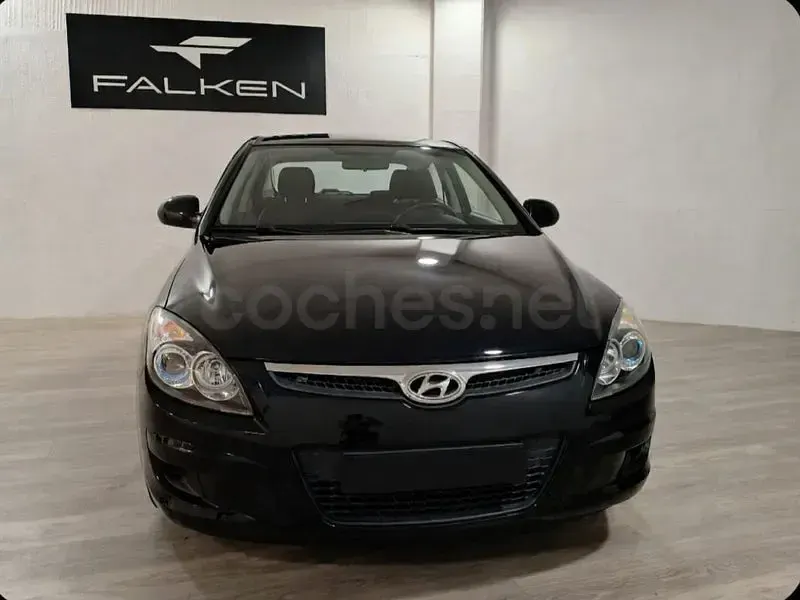 Usado Hyundai i30 Classic 109 CV (80 kW) 2009 Negro Berlina
