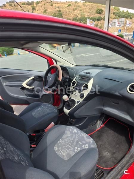 Usado Ford Ka Titanium 69 CV (50 kW) 2015 Rojo Utilitario