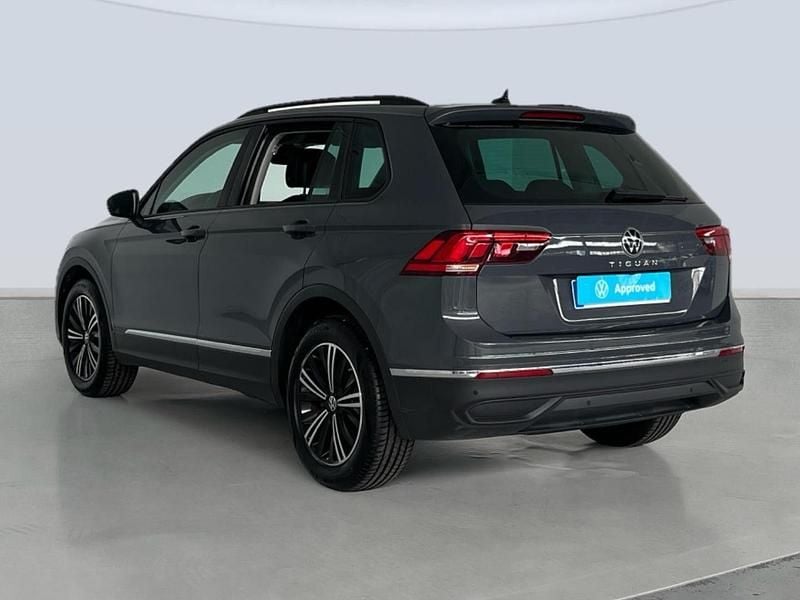 Usado VW Tiguan Life 150 CV (110 kW) 2024 Gris SUV