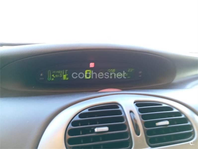 Usado Citroën Xsara Picasso 110 CV (80 kW) 2010 Gris / plata Monovolumen