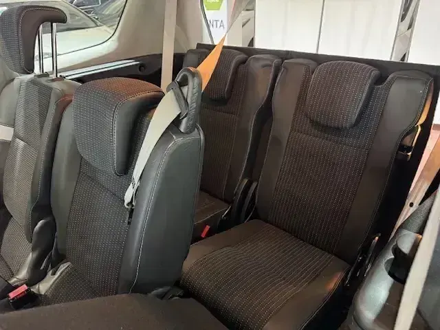 Usado Renault Scenic E-Tech Bose Edition 130 CV (95 kW) 2011 Negro