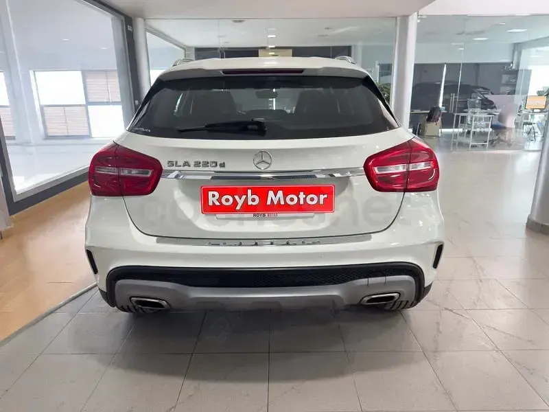 Usado Mercedes GLA220 AMG line 170 CV (125 kW) 2016 Blanco SUV