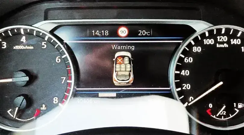 Usado Nissan Juke N-Connecta 114 CV (83 kW) 2024 Diamond silver (metalizado) SUV