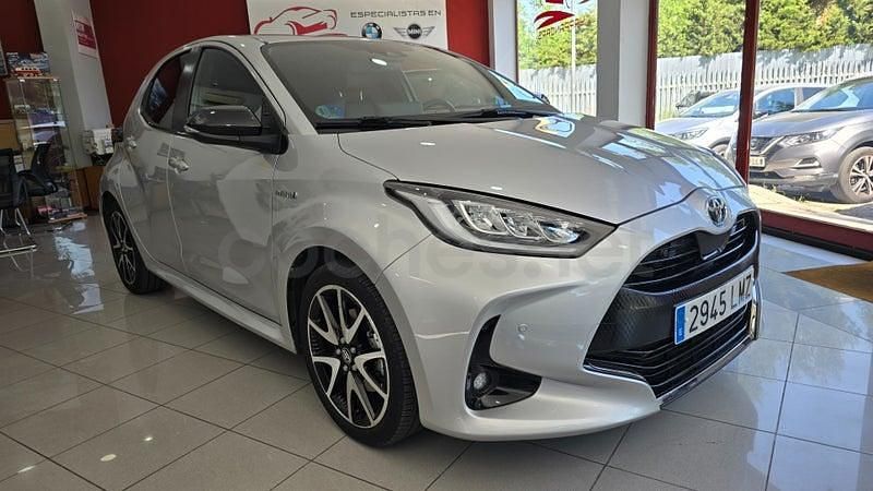 Usado Toyota Yaris Hybrid Plus 116 CV (85 kW) 2021 Gris / plata Berlina