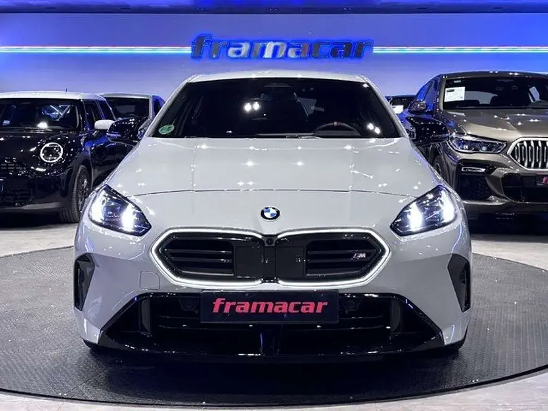 Usado BMW M135 Comfort Edition 300 CV (220 kW) 2025 Gris Utilitario