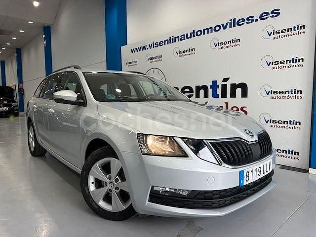 Gris / plata Usado 2021 Skoda Octavia Ambition Familiar | 12.995 € (Buen precio) - Imagen 1/4