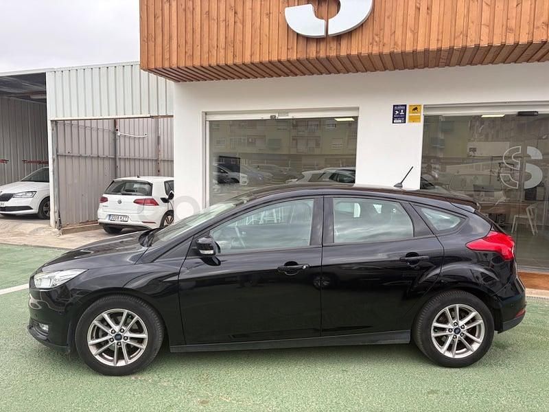 Usado Ford Focus Titanium 125 CV (91 kW) 2018 Negro Berlina
