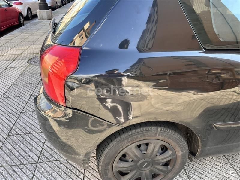 Negro Usado 2003 Toyota Corolla Berlina | 2500 € (Super precio) - Imagen 1/4