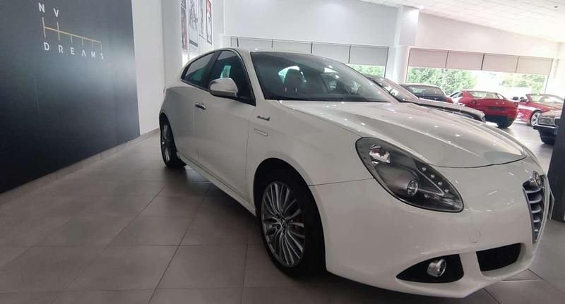 Blanco Usado 2014 Alfa Romeo Giulietta Distinctive Utilitario | 13.000 € (Un poco caro) - Imagen 1/4