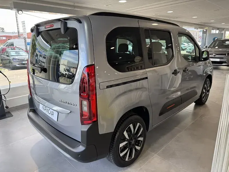 Usado Citroën Berlingo 100 CV (73 kW) 2025 Gris / plata Monovolumen