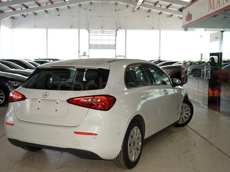 Usado Mercedes A180 136 CV (100 kW) 2021 Blanco Berlina