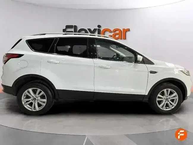 Usado Ford Kuga Titanium 120 CV (88 kW) 2018 Blanco SUV