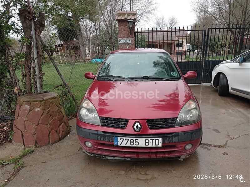 Usado Renault Clio II Expression 60 CV (44 kW) 2002 Granate Berlina