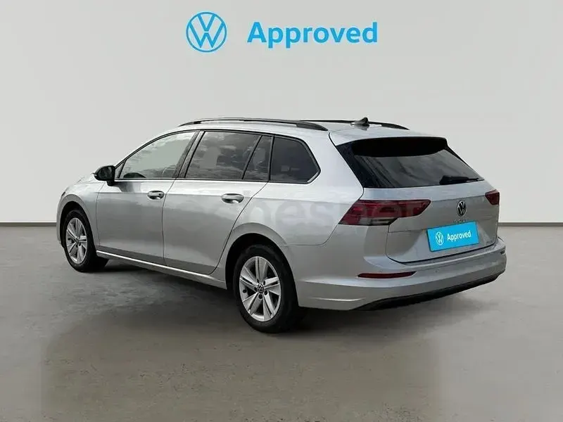 Usado VW Golf VIII Life 110 CV (80 kW) 2024 Gris / plata Familiar