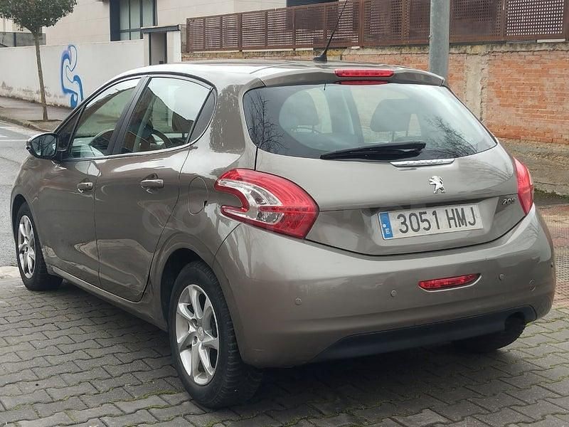Usado Peugeot 208 Access 82 CV (60 kW) 2012 Beige Utilitario