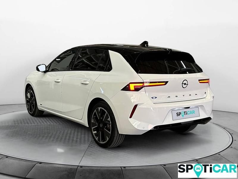 Usado Opel Astra 114 kW (156 CV) 2023 Blanco Utilitario