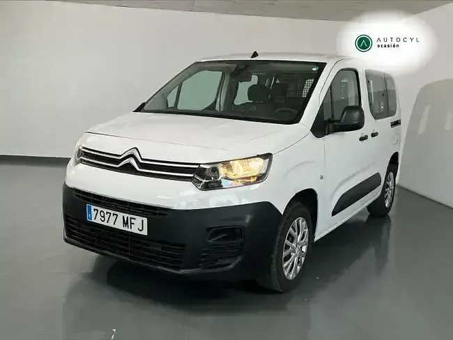 Usado Citroën Berlingo Feel 102 CV (75 kW) 2023 Blanco Monovolumen