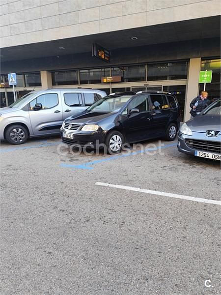 Usado VW Touran Advance 140 CV (102 kW) 2006 Negro Monovolumen