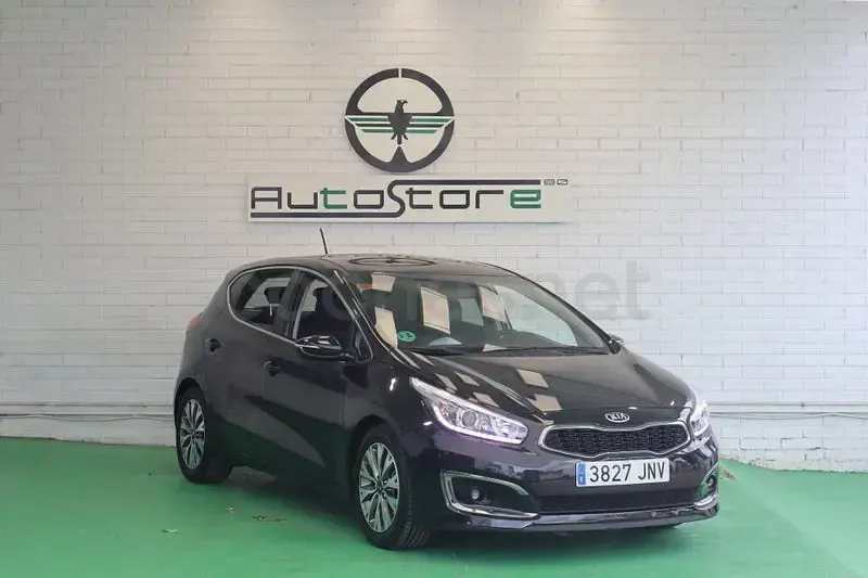Usado Kia Ceed 100 CV (73 kW) 2016 Negro Utilitario