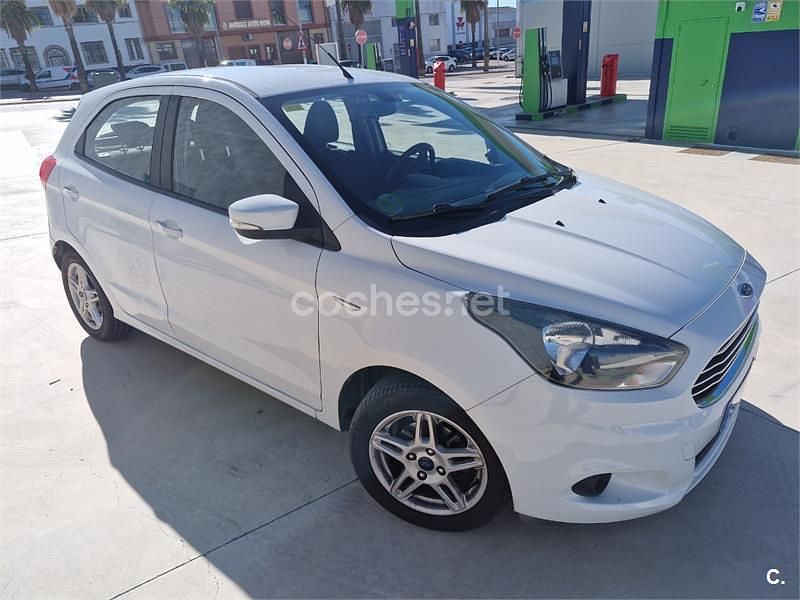 Usado Ford Ka Plus Ultimate 85 CV (62 kW) 2016 Blanco Utilitario