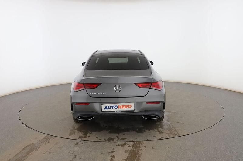 Usado Mercedes CLA250e AMG line 218 CV (160 kW) 2020 Gris Berlina