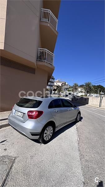 Usado Mercedes A180 Style 109 CV (80 kW) 2013 Gris / plata Berlina