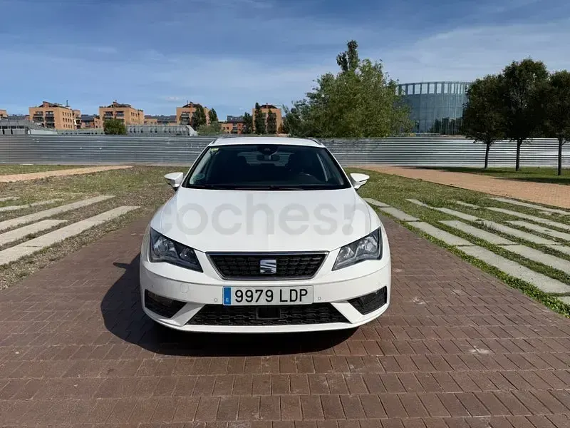 Usado Seat Leon Style 115 CV (84 kW) 2020 Blanco Familiar