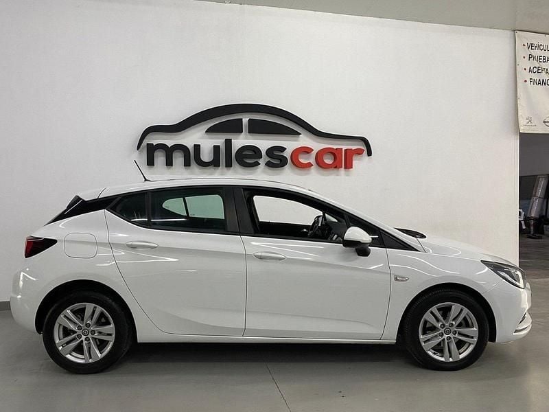 Usado Opel Astra Dynamic 110 CV (80 kW) 2019 Blanco Berlina