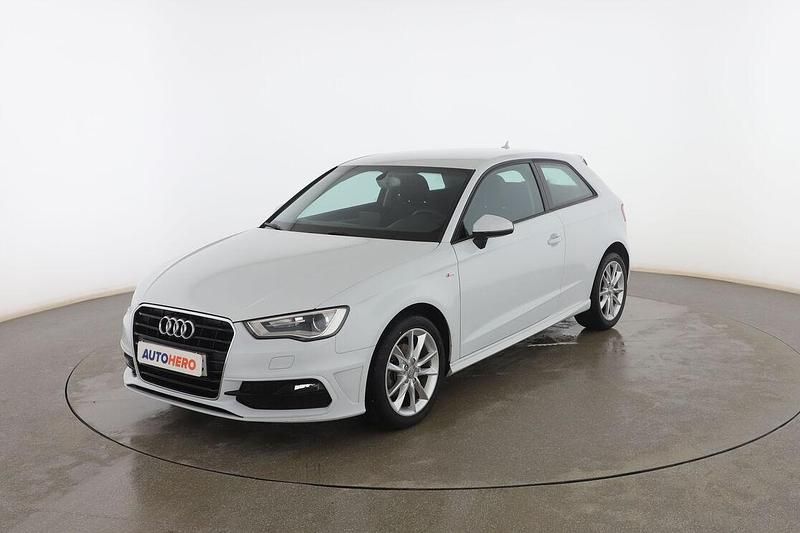 Usado Audi A3 Attraction 110 CV (80 kW) 2015 Blanco Berlina