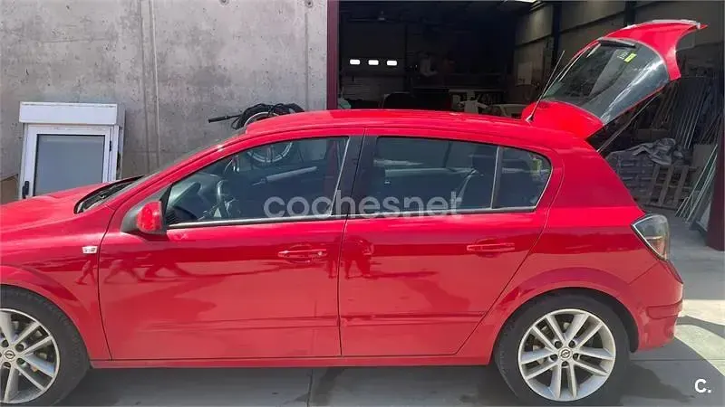 Usado Opel Astra Enjoy 100 CV (73 kW) 2007 Rojo Berlina