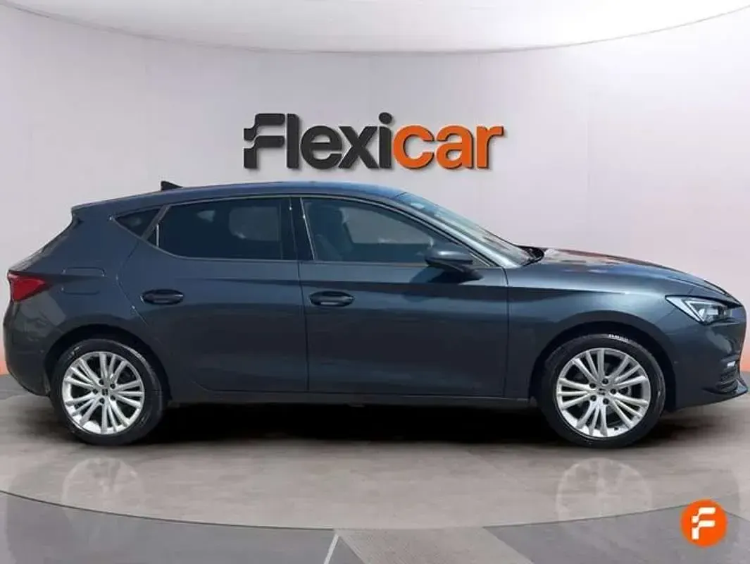 Usado Seat Leon Style 150 CV (110 kW) 2024 Gris Berlina