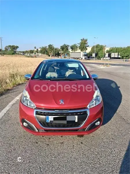 Usado Peugeot 208 Allure 110 CV (80 kW) 2017 Granate Utilitario