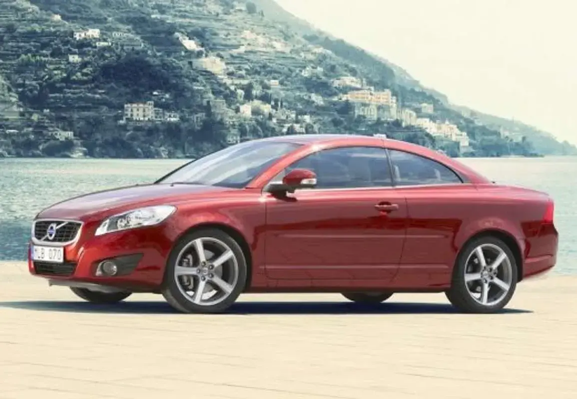 Usado Volvo C70 Momentum 136 CV (100 kW) 2010 Blanco Descapotable