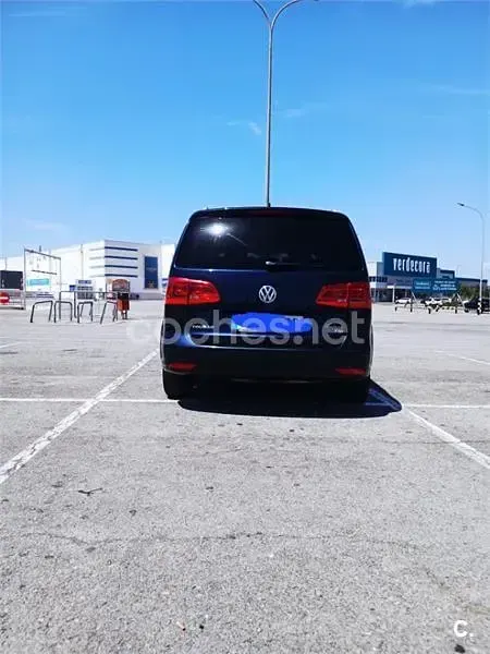 Usado VW Touran Advance 140 CV (102 kW) 2013 Azul Monovolumen