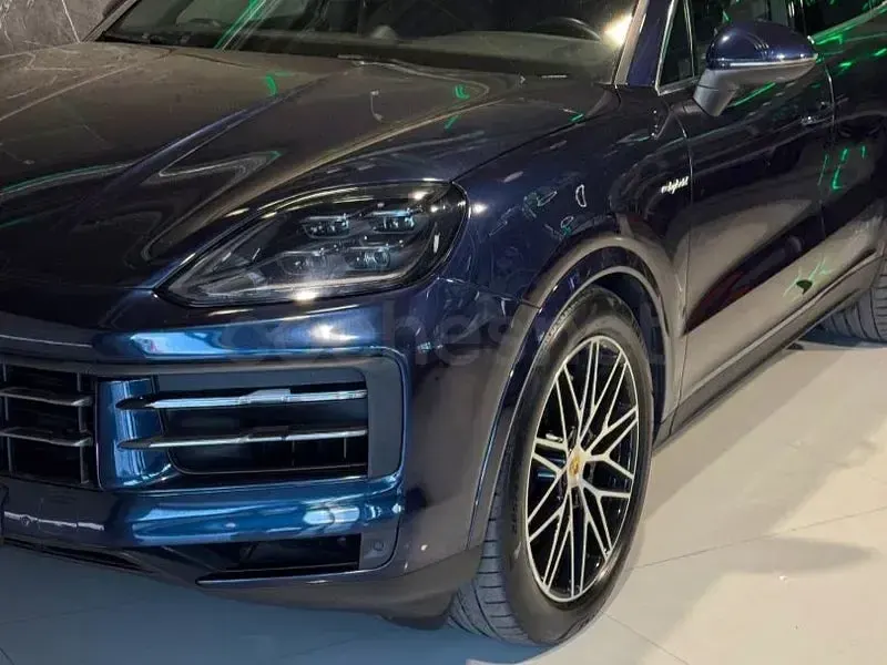 Usado Porsche Cayenne E-Hybrid Platinum Edition 462 CV (339 kW) 2023 Azul SUV