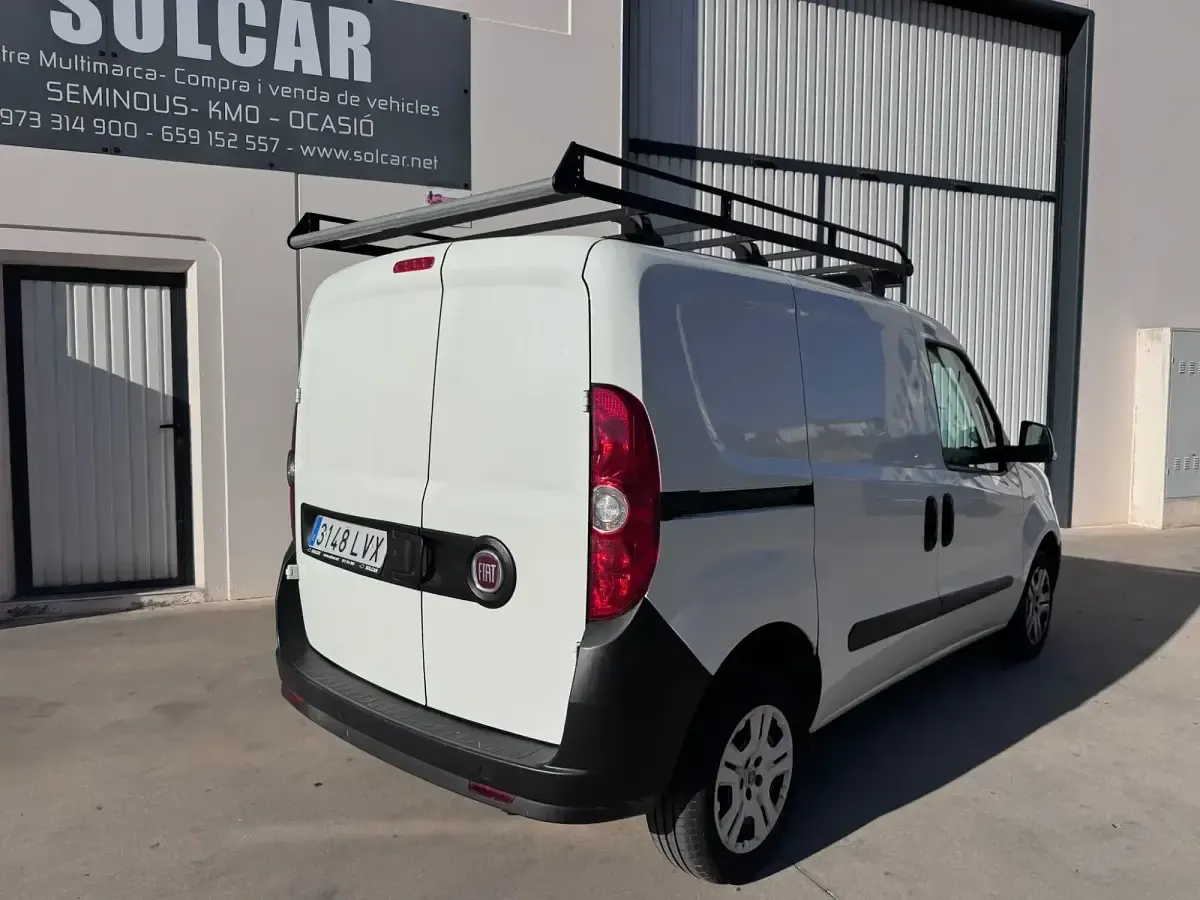 Usado Fiat Doblò 105 CV (77 kW) 2022 Blanco Monovolumen