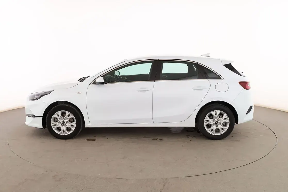 Usado Kia Ceed 101 CV (74 kW) 2022 Blanco Utilitario
