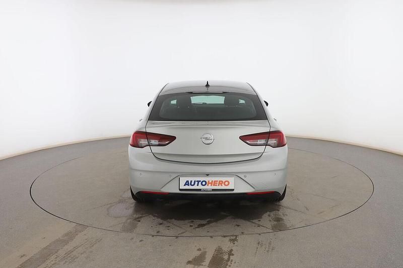 Usado Opel Insignia Selective 135 CV (99 kW) 2018 Gris Berlina