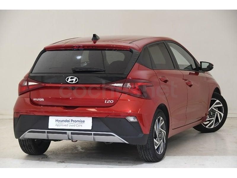 Usado Hyundai i20 84 CV (61 kW) 2024 Rojo Utilitario