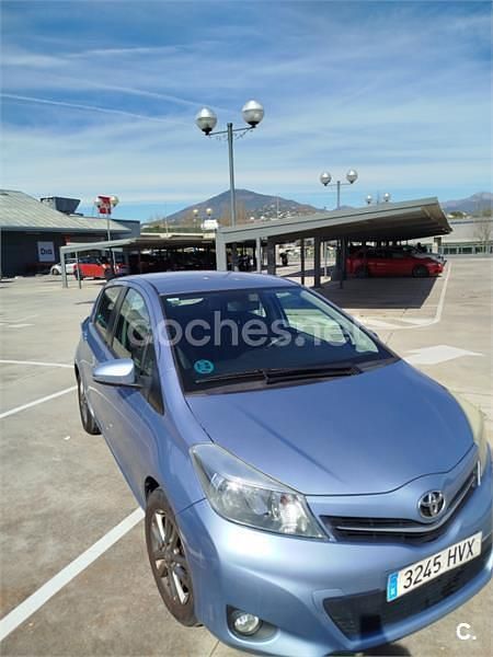 Usado Toyota Yaris Active 99 CV (72 kW) 2014 Azul Utilitario