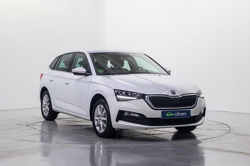Usado Skoda Scala Ambition 110 CV (80 kW) 2022 Blanco Utilitario