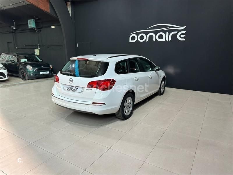 Usado Opel Astra Business 140 CV (102 kW) 2016 Blanco Familiar