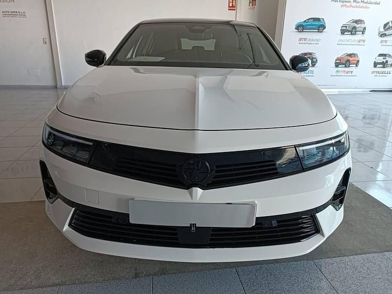 Usado Opel Astra 136 CV (100 kW) 2024 Blanco Berlina