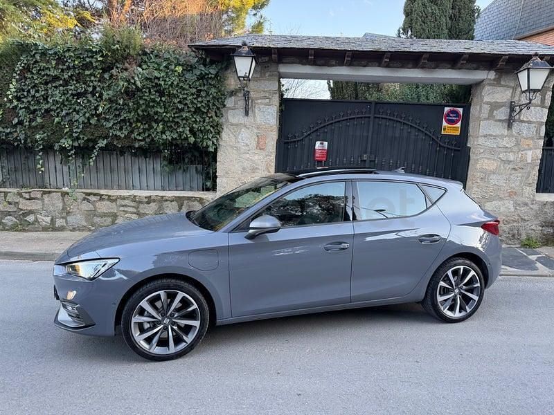 Usado Seat Leon FR 204 CV (150 kW) 2025 Gris / plata Berlina