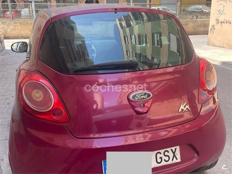 Usado Ford Ka Titanium 69 CV (50 kW) 2010 Granate Utilitario