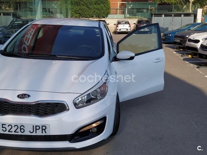 Blanco Usado 2016 Kia Ceed Utilitario | 11.000 € (Precio justo) - Imagen 1/2