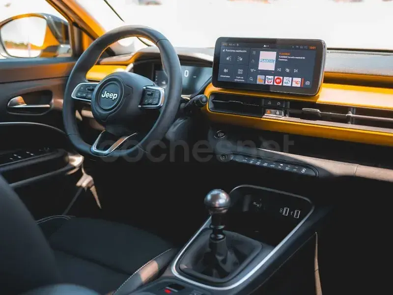 Usado Jeep Avenger Summit 100 CV (73 kW) 2023 Amarillo SUV