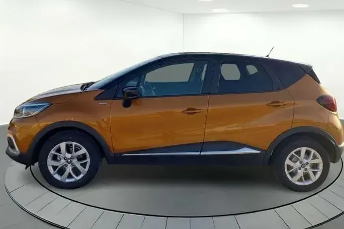Usado Renault Captur LIMITED 90 CV (66 kW) 2019 Dorado SUV
