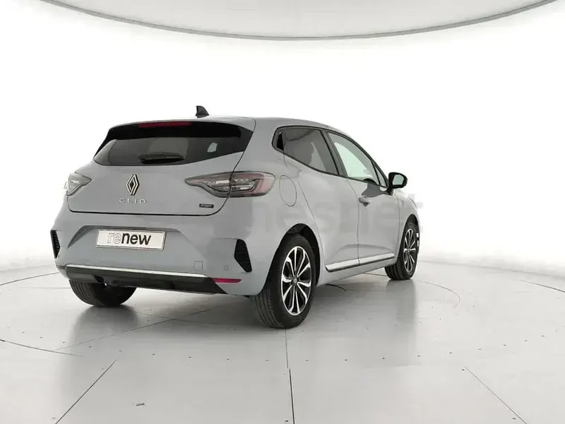 Usado Renault Clio V Techno 143 CV (105 kW) 2025 Gris / plata Berlina