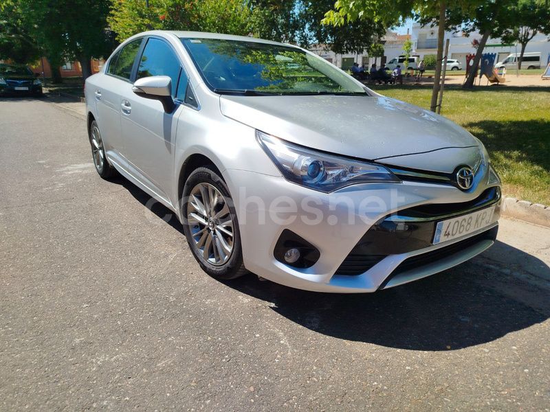 Gris / plata Usado 2018 Toyota Avensis Business Edition Berlina | 14.990 € (Precio justo) - Imagen 1/4